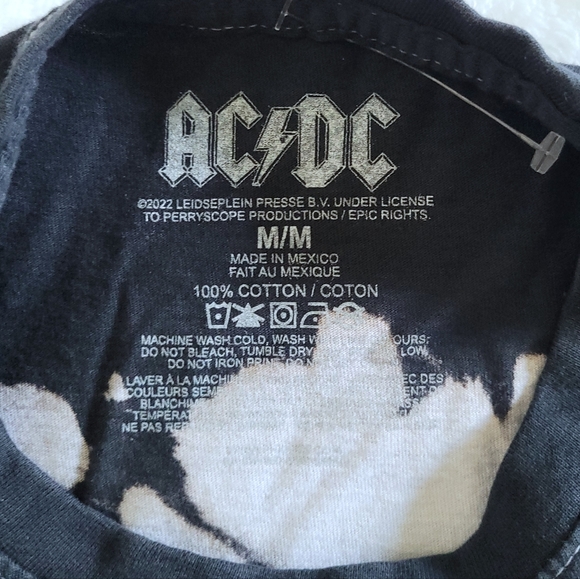 AC⚡DC Bleached "Back in Black"🖤 Graphic Tee👕 - NWOT - Picture 5 of 12